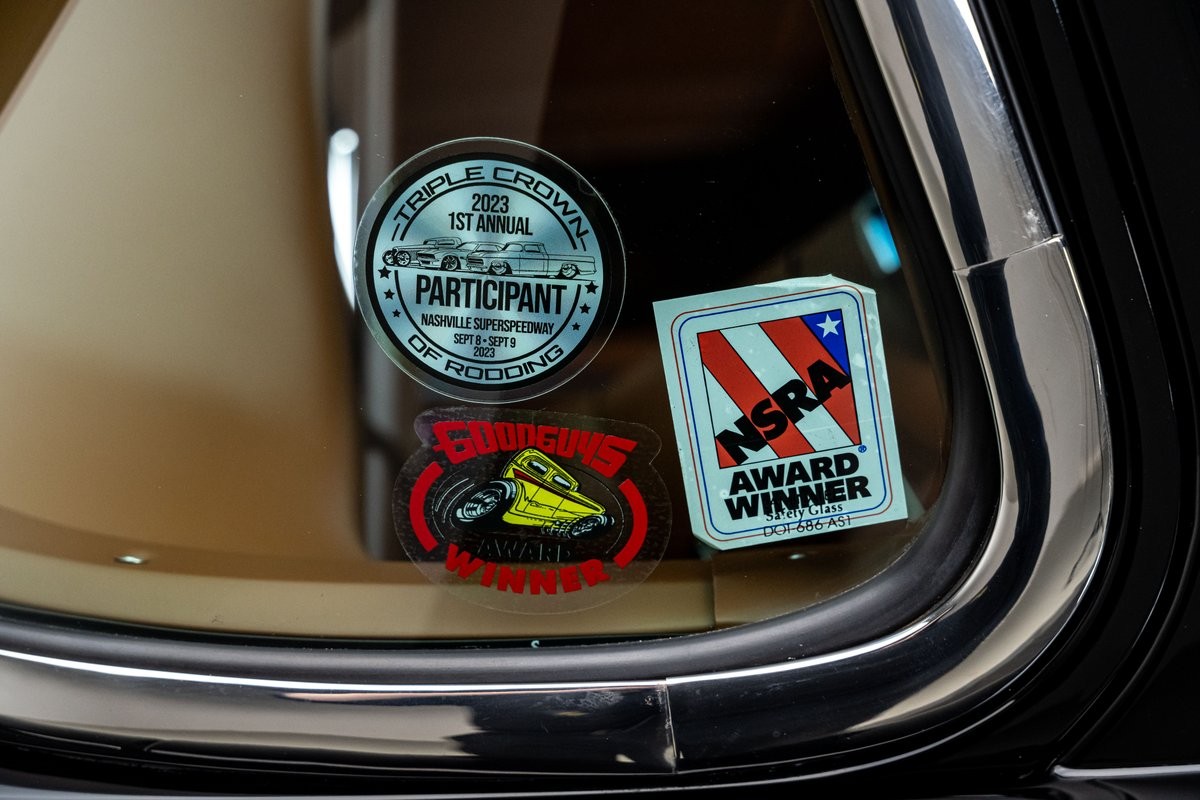 Ford-Custom-1957-Sedan-15