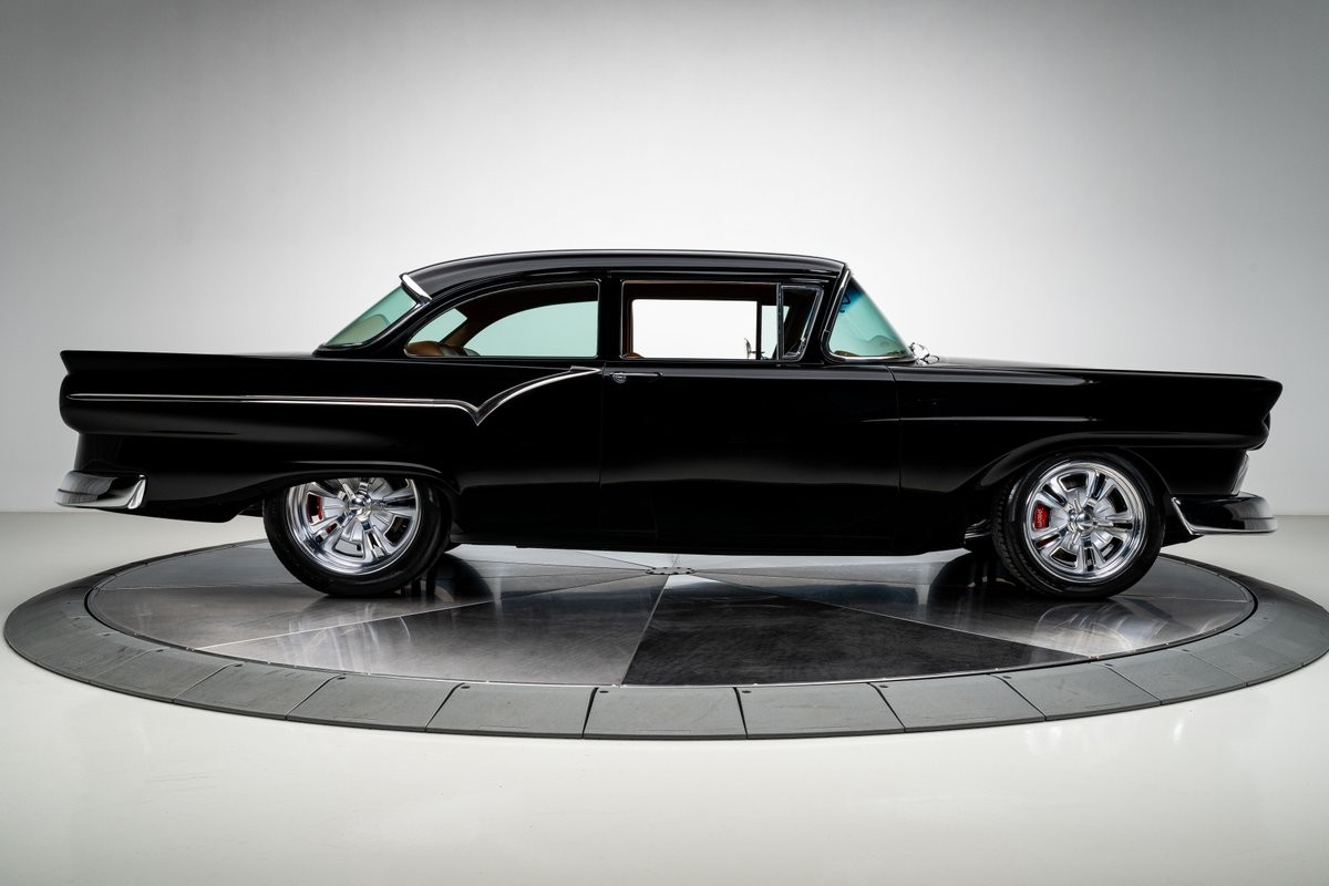 Ford-Custom-1957-Sedan-16