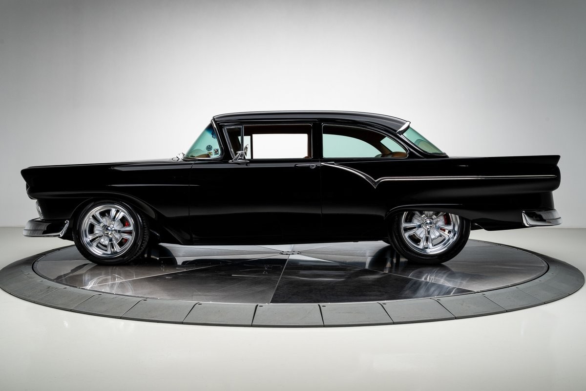 Ford-Custom-1957-Sedan-17