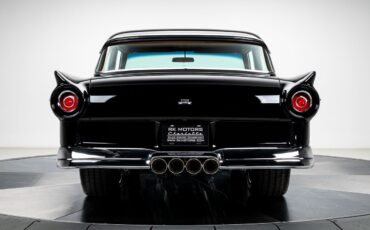 Ford-Custom-1957-Sedan-19