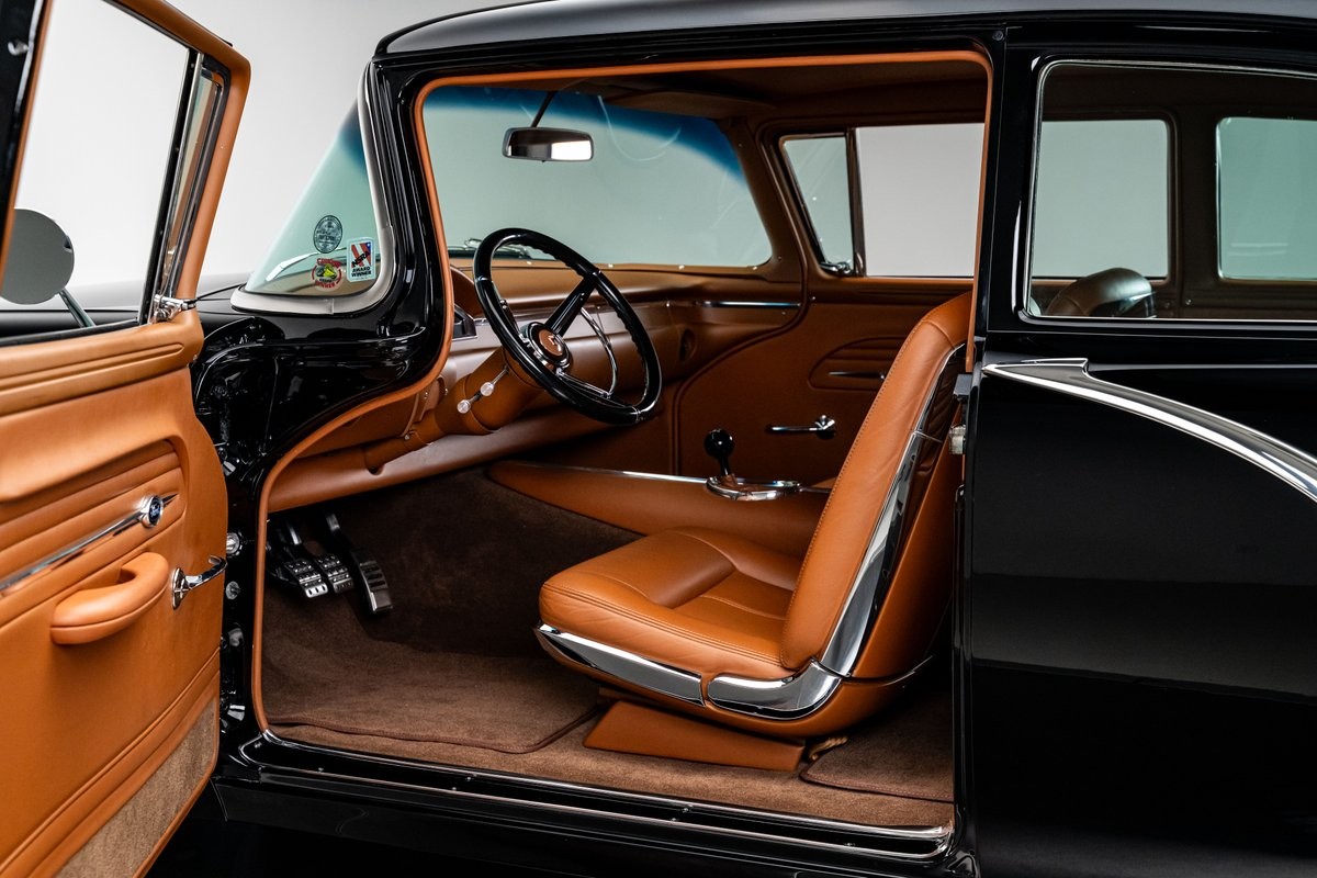 Ford-Custom-1957-Sedan-2