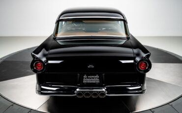 Ford-Custom-1957-Sedan-20