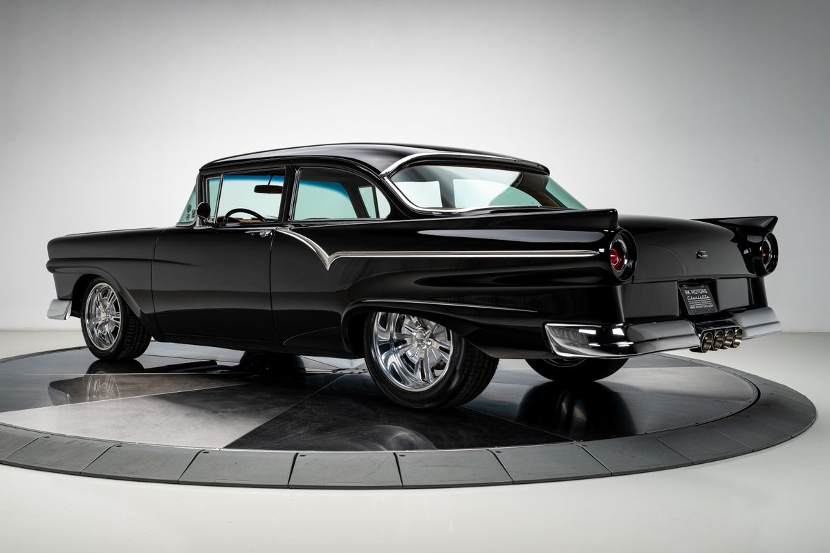 Ford-Custom-1957-Sedan-21