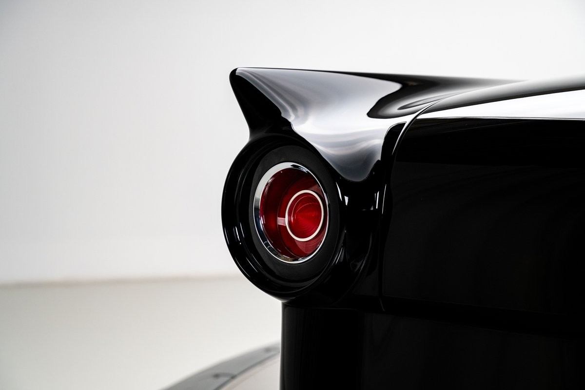 Ford-Custom-1957-Sedan-23