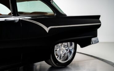 Ford-Custom-1957-Sedan-26