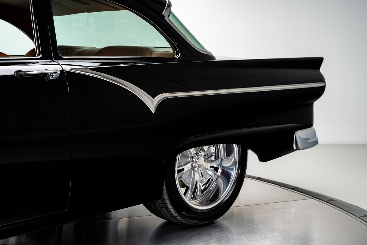 Ford-Custom-1957-Sedan-26