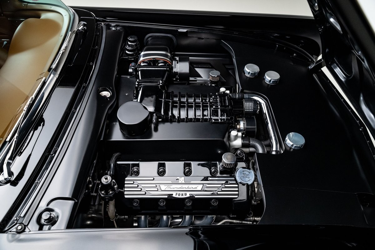 Ford-Custom-1957-Sedan-29