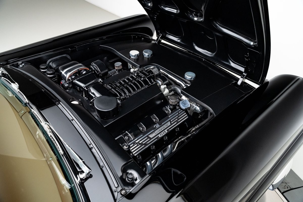 Ford-Custom-1957-Sedan-30