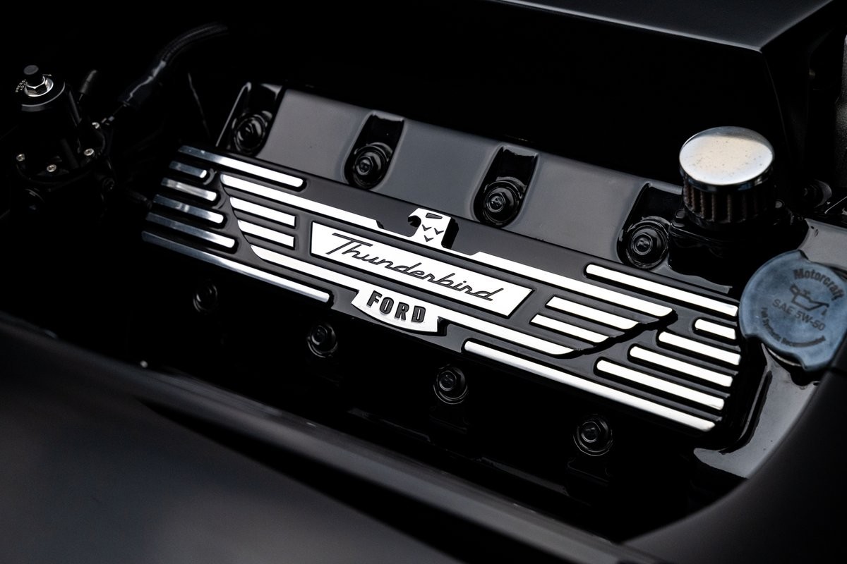 Ford-Custom-1957-Sedan-32