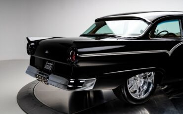 Ford-Custom-1957-Sedan-4