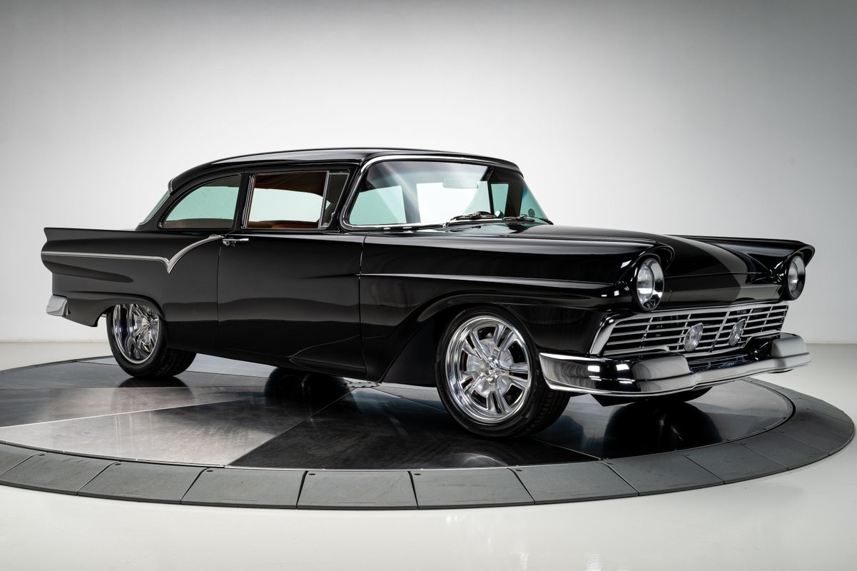 Ford-Custom-1957-Sedan-8