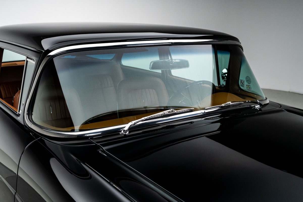 Ford-Custom-1957-Sedan-9