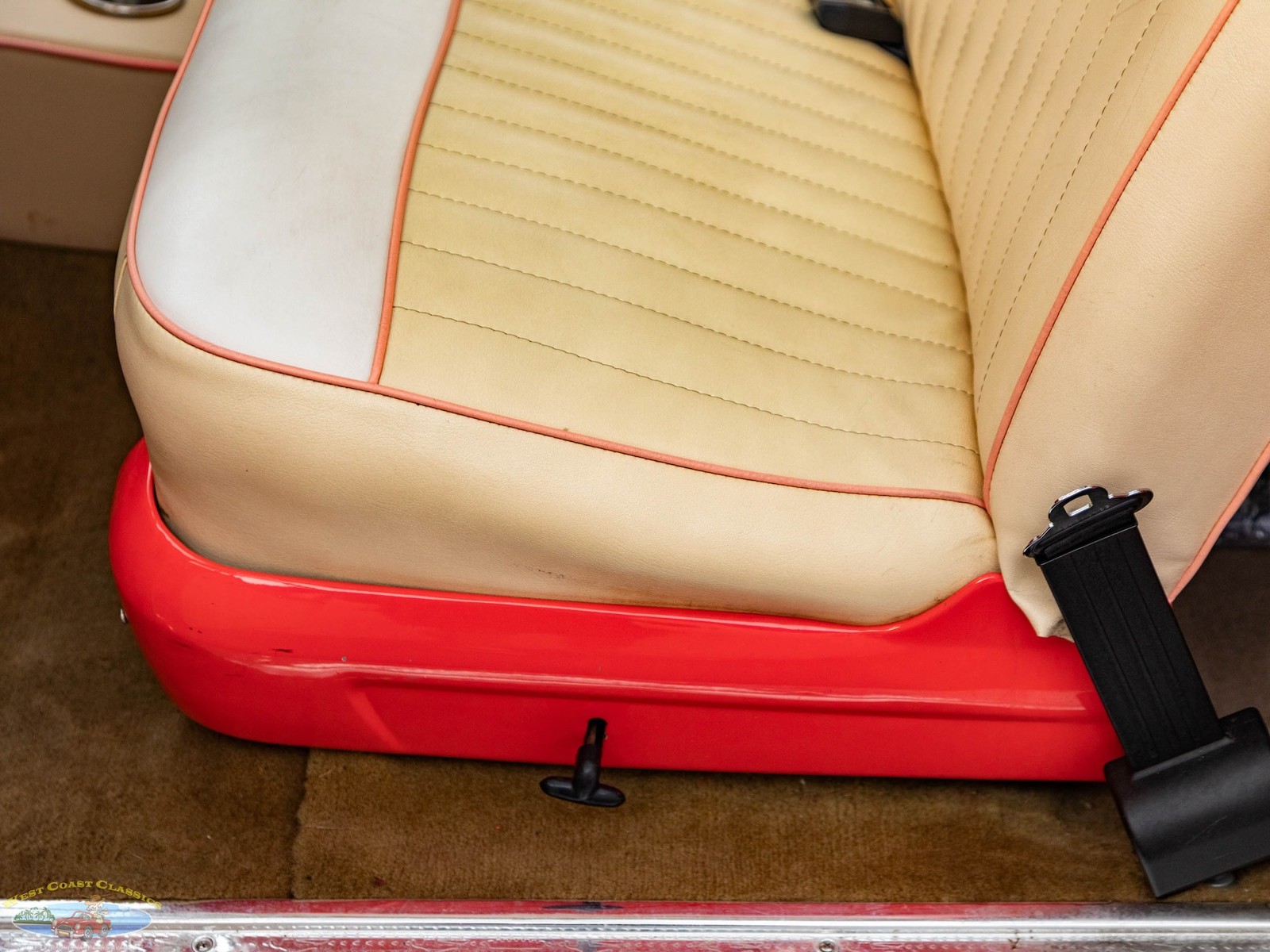 Ford-Custom-Sedan-Delivery-2-Door-Panel-Van-1955-2-Door-Sedan-Delivery-33