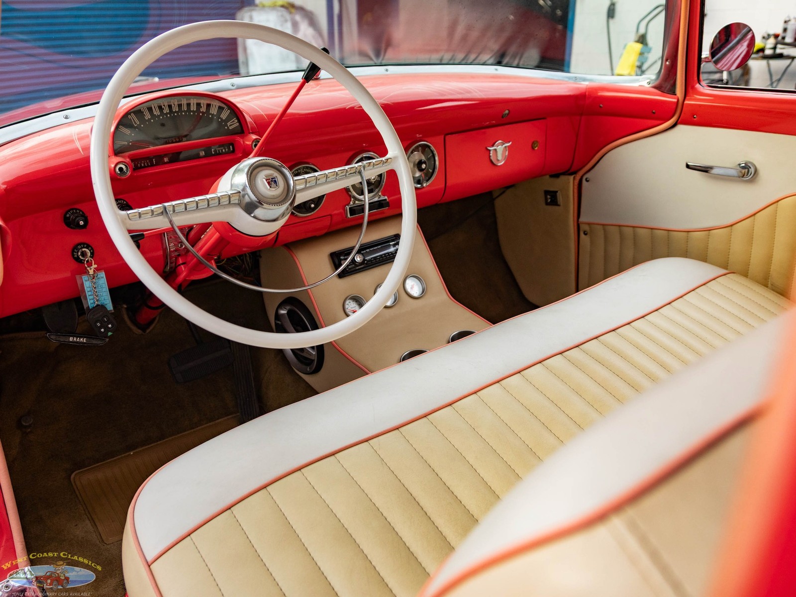 Ford-Custom-Sedan-Delivery-2-Door-Panel-Van-1955-2-Door-Sedan-Delivery-34