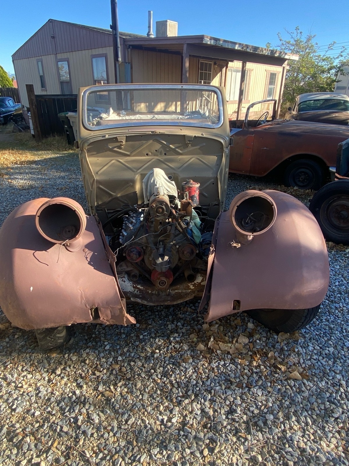 Ford-Deluxe-1935-Convertible-2