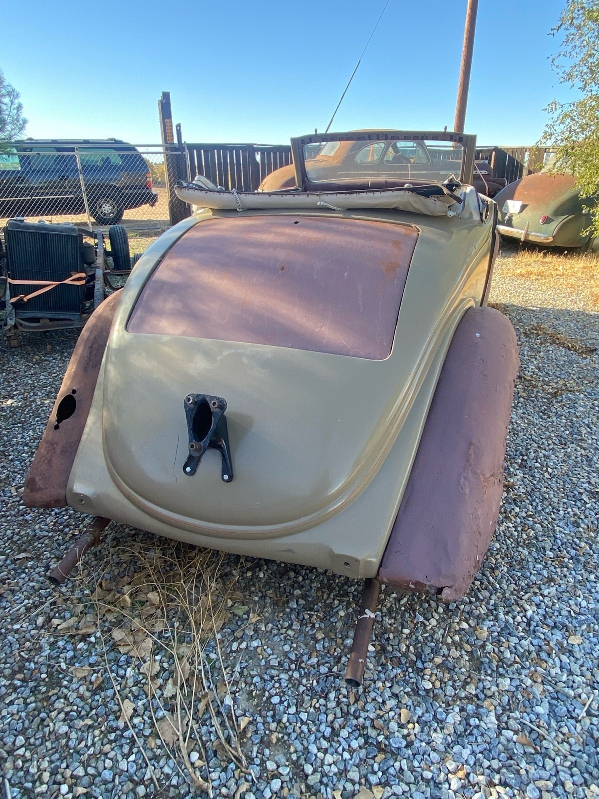 Ford-Deluxe-1935-Convertible-3