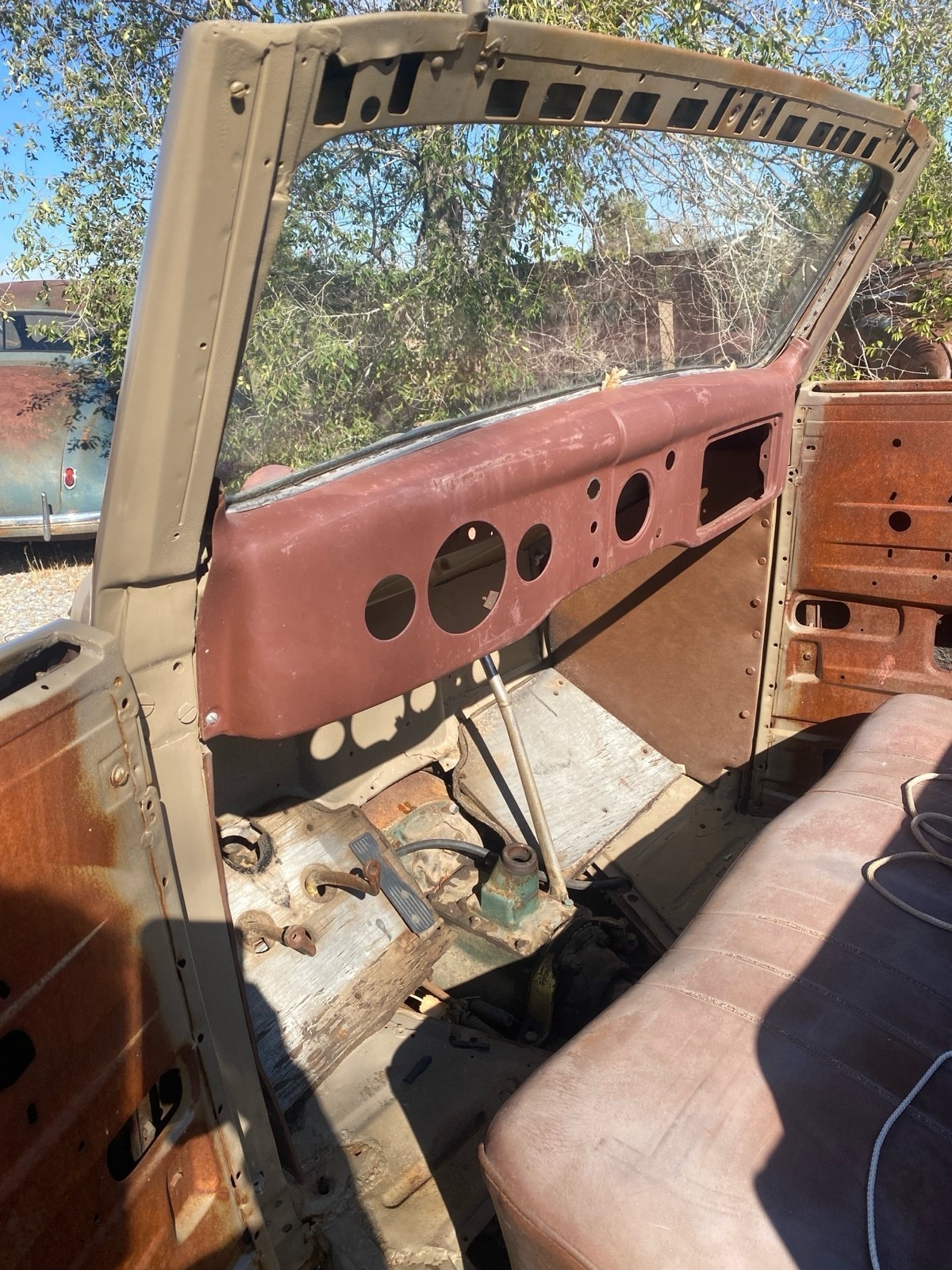 Ford-Deluxe-1935-Convertible-7