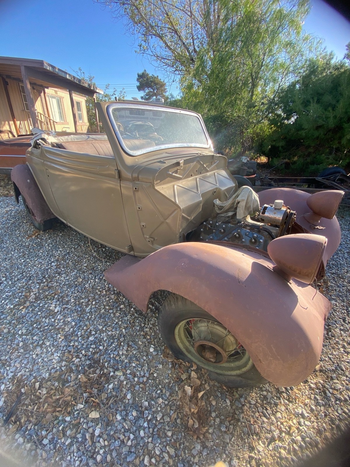 Ford-Deluxe-1935-Convertible