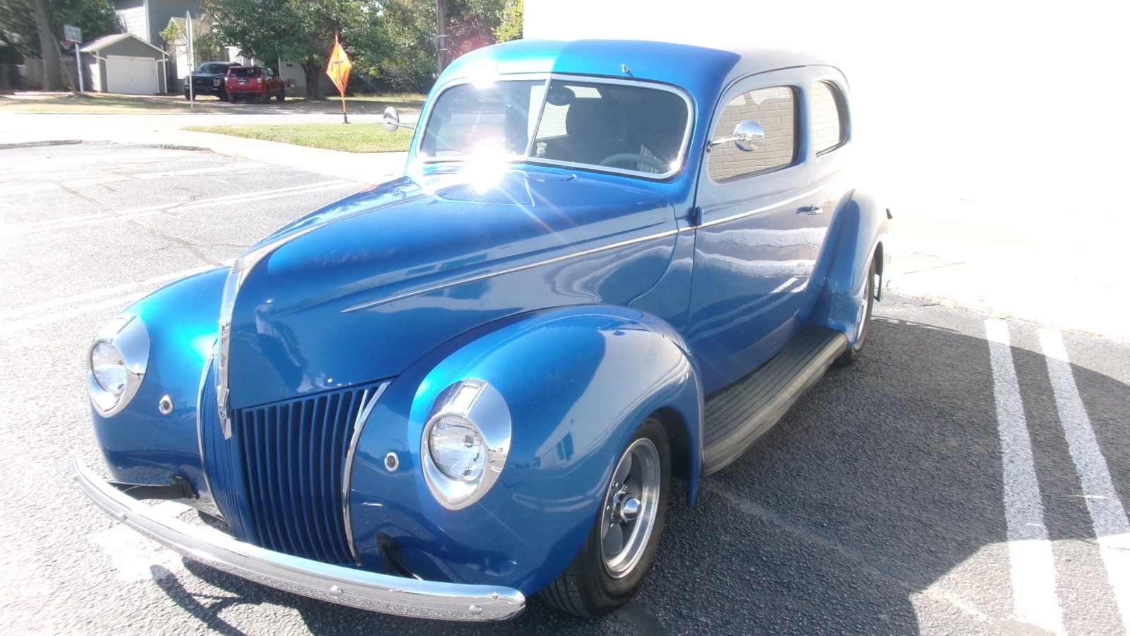Ford-Deluxe-1939-Sedan-1