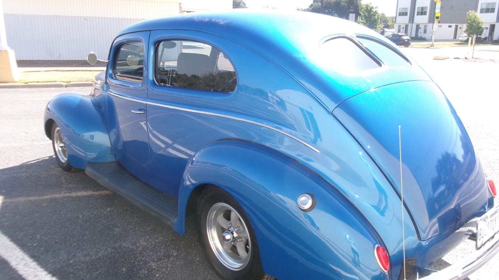 Ford-Deluxe-1939-Sedan-2