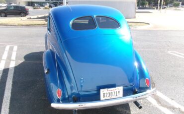 Ford-Deluxe-1939-Sedan-3