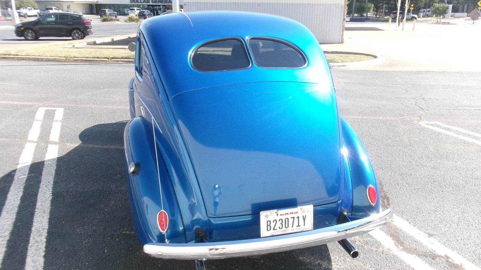 Ford-Deluxe-1939-Sedan-3