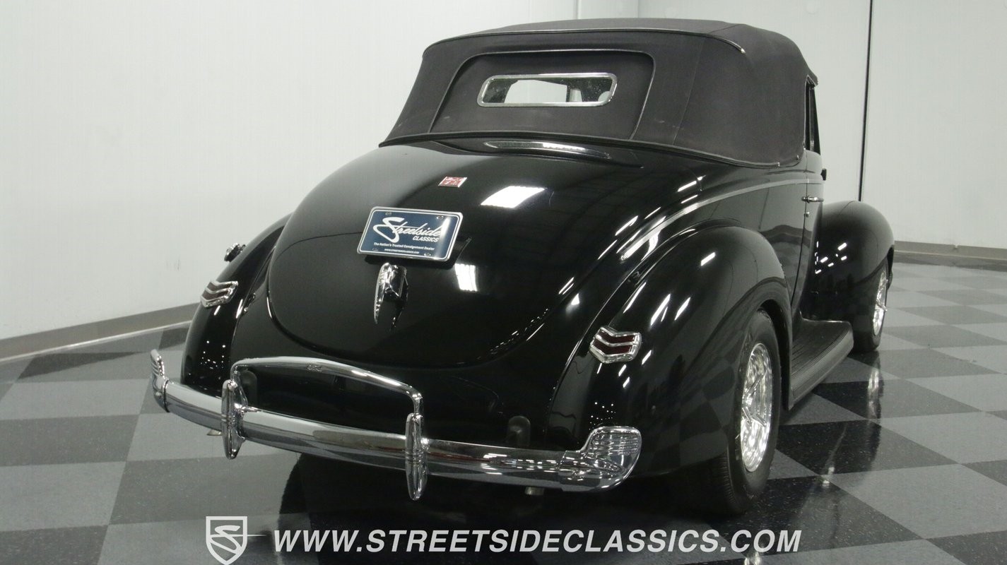 Ford-Deluxe-1940-Convertible-12