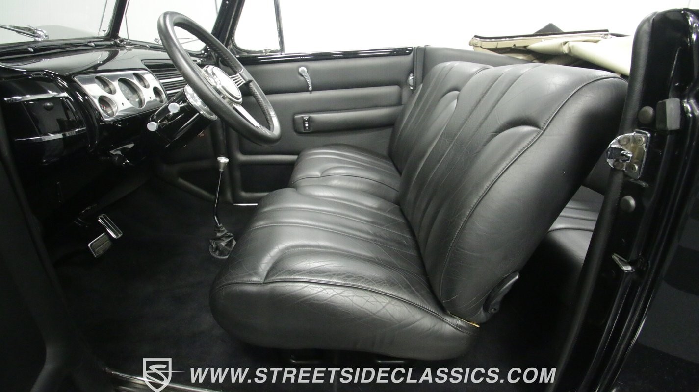 Ford-Deluxe-1940-Convertible-4