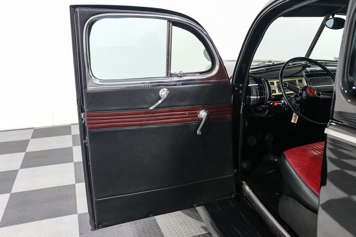 Ford-Deluxe-1940-Coupe-11