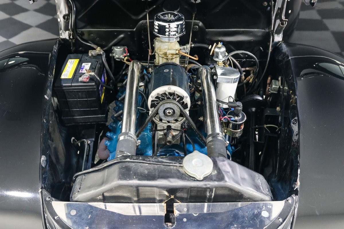 Ford-Deluxe-1940-Coupe-19