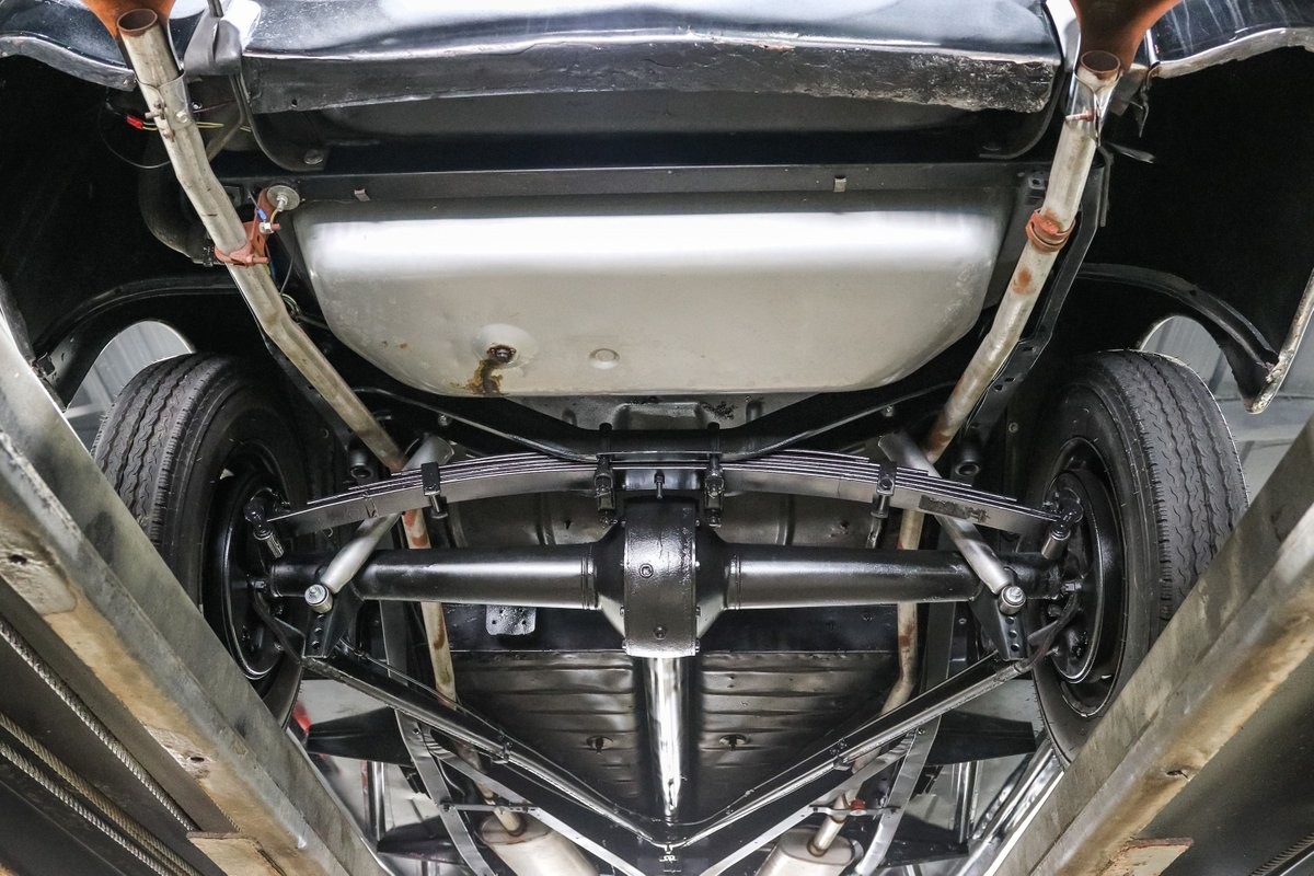 Ford-Deluxe-1940-Coupe-24