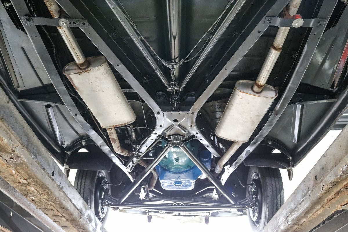 Ford-Deluxe-1940-Coupe-26