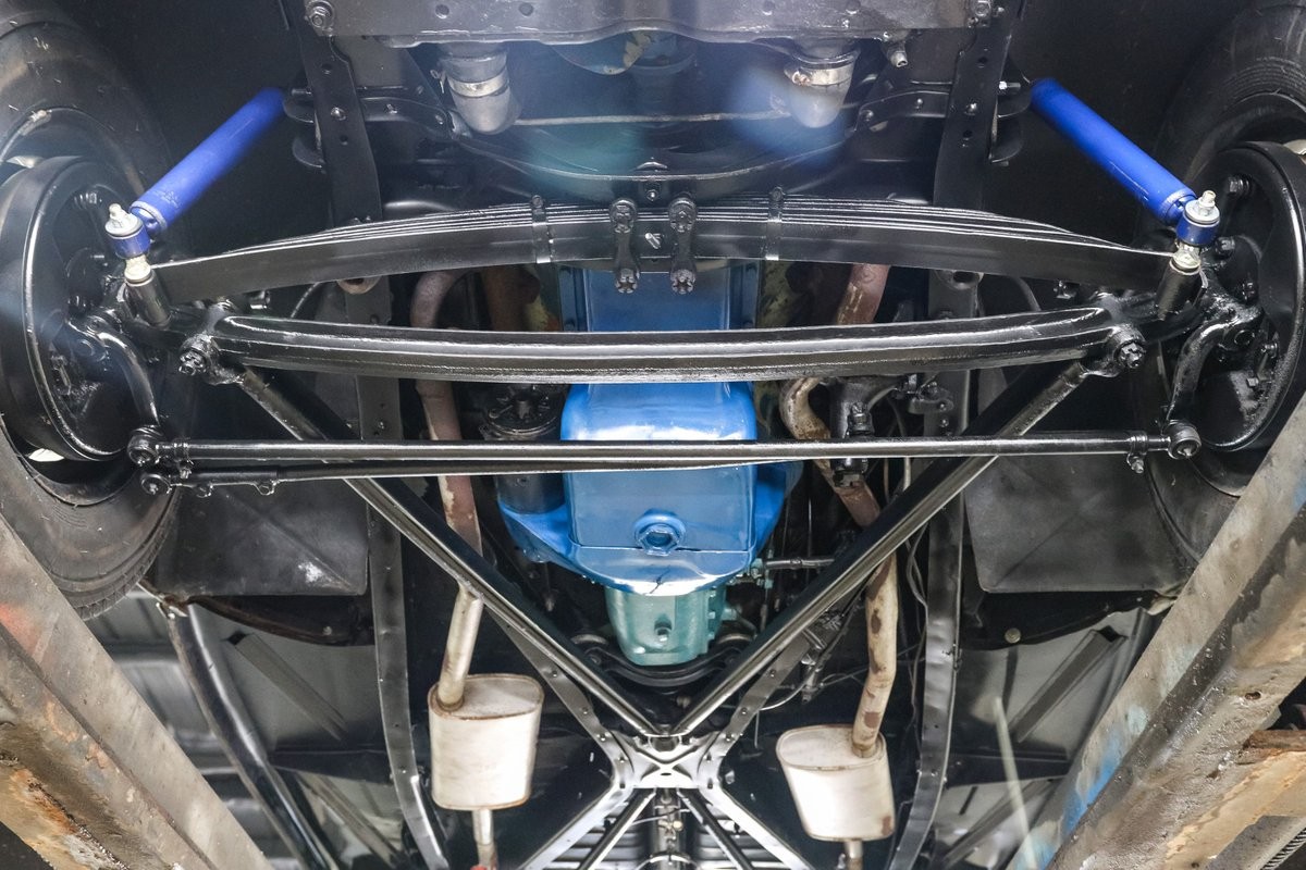 Ford-Deluxe-1940-Coupe-28