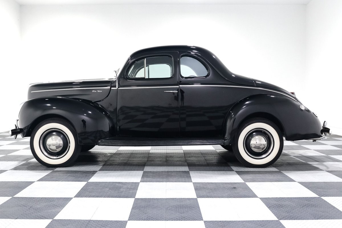 Ford-Deluxe-1940-Coupe-3