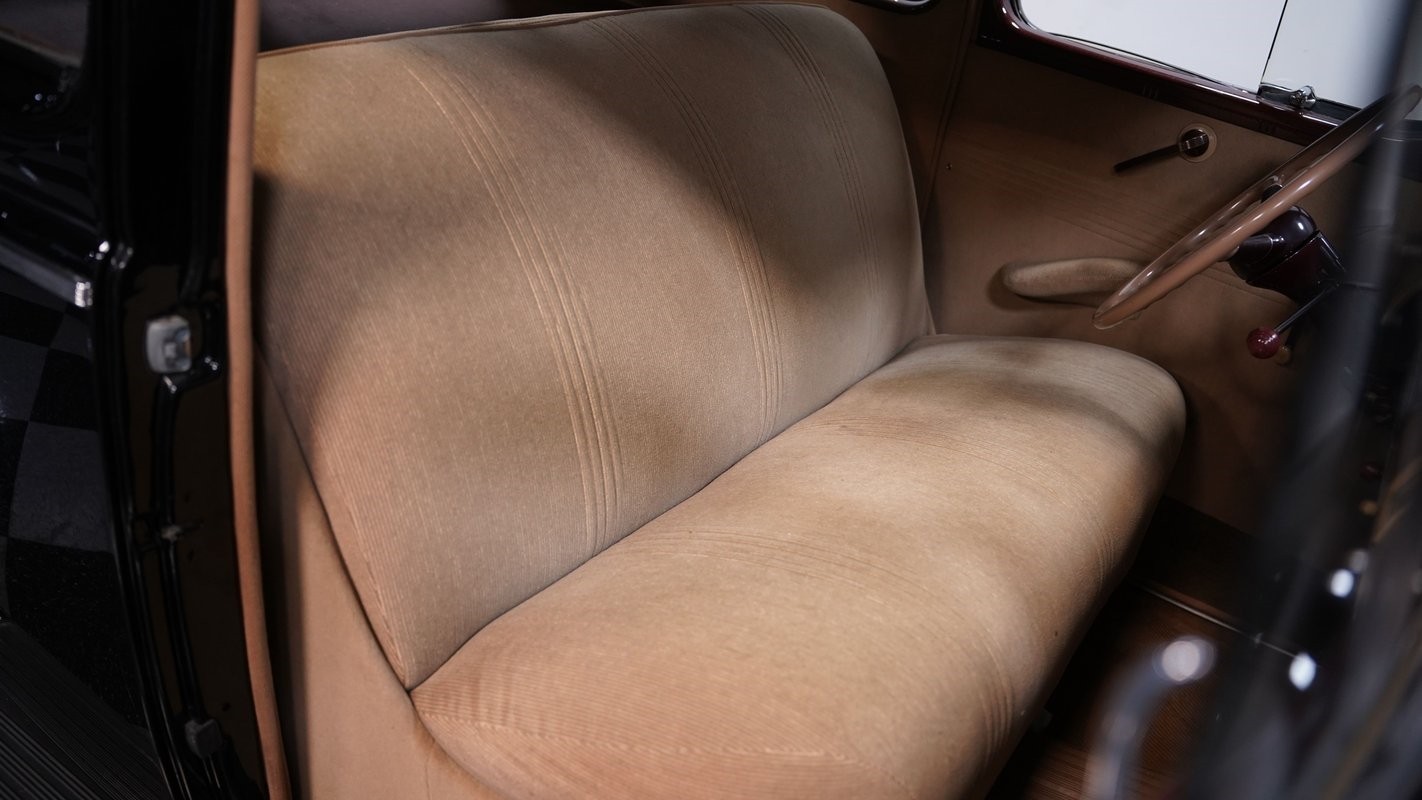 Ford-Deluxe-1940-Coupe-34