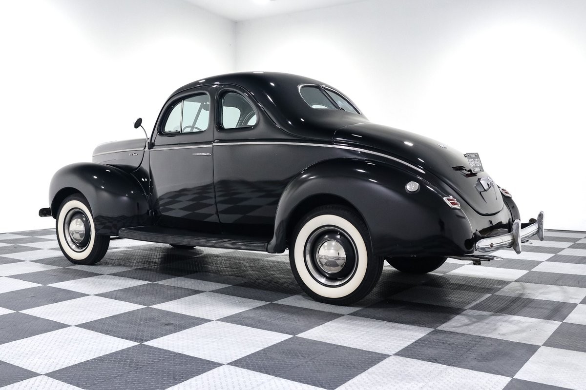 Ford-Deluxe-1940-Coupe-4