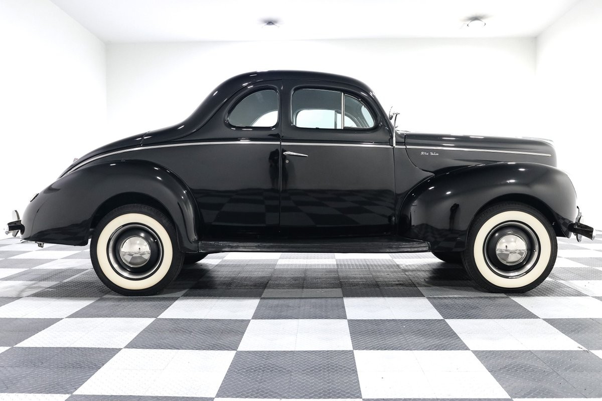 Ford-Deluxe-1940-Coupe-7
