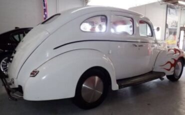 Ford-Deluxe-1940-Custom-Deluxe-Sedan-14