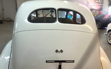 Ford-Deluxe-1940-Custom-Deluxe-Sedan-17