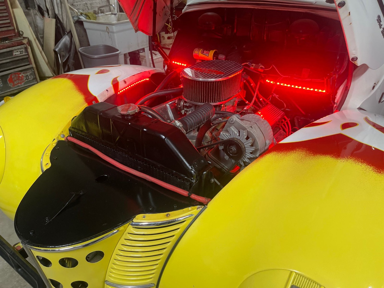 Ford-Deluxe-1940-Custom-Deluxe-Sedan-18