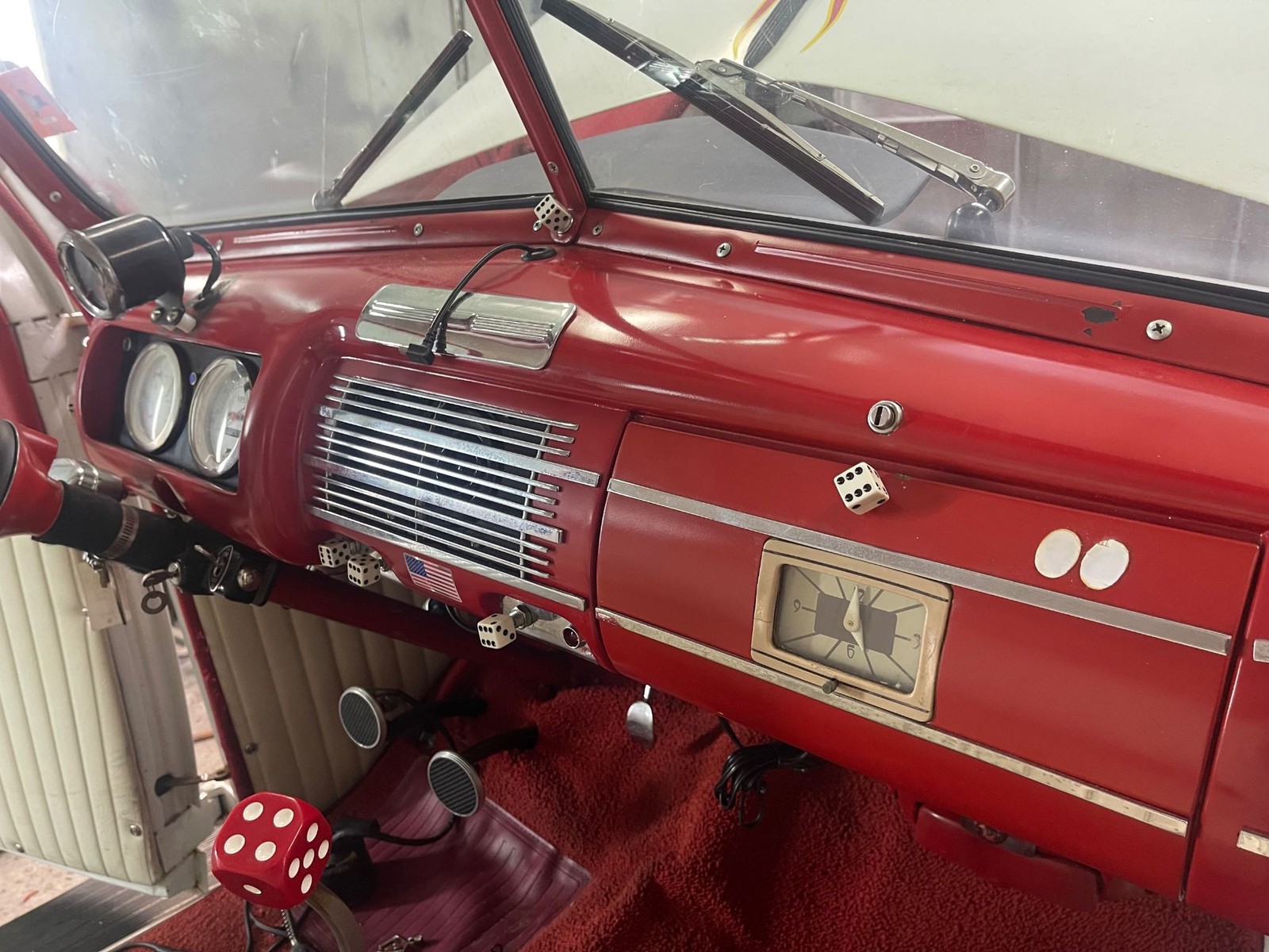 Ford-Deluxe-1940-Custom-Deluxe-Sedan-26