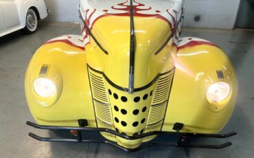 Ford-Deluxe-1940-Custom-Deluxe-Sedan-3