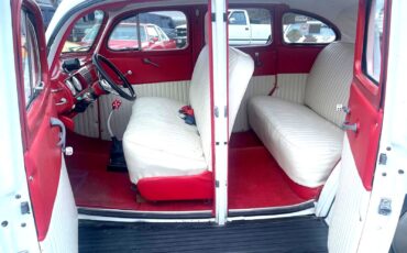 Ford-Deluxe-1940-Custom-Deluxe-Sedan-32