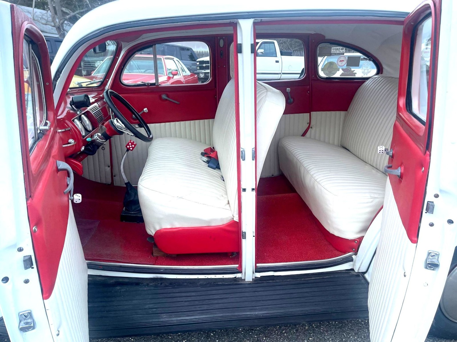 Ford-Deluxe-1940-Custom-Deluxe-Sedan-32