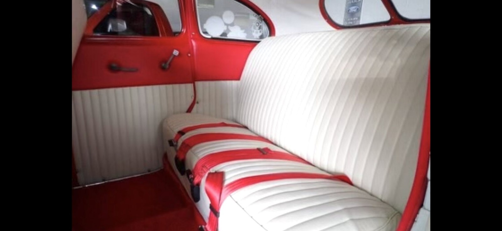 Ford-Deluxe-1940-Custom-Deluxe-Sedan-33