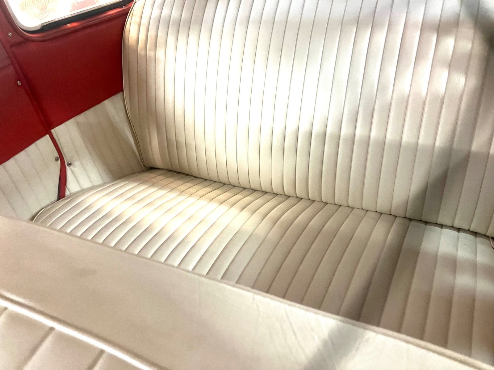 Ford-Deluxe-1940-Custom-Deluxe-Sedan-35