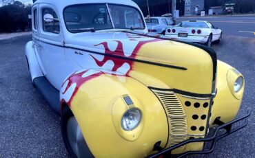 Ford-Deluxe-1940-Custom-Deluxe-Sedan-4