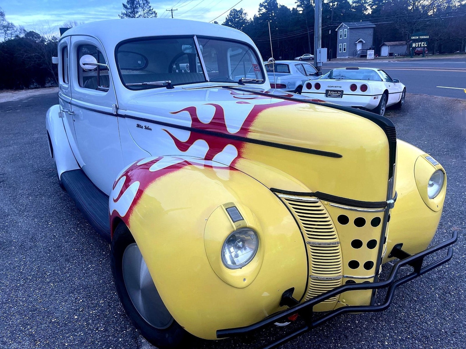 Ford-Deluxe-1940-Custom-Deluxe-Sedan-4
