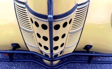 Ford-Deluxe-1940-Custom-Deluxe-Sedan-6