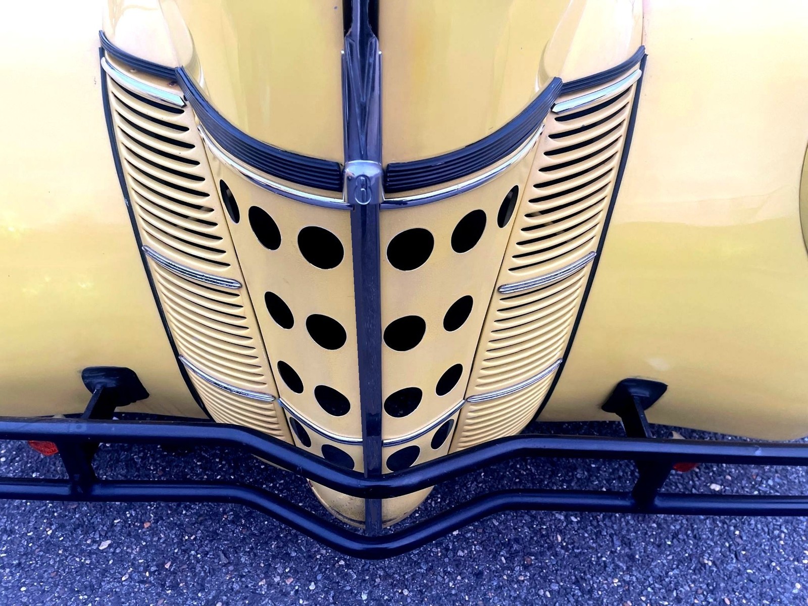 Ford-Deluxe-1940-Custom-Deluxe-Sedan-6